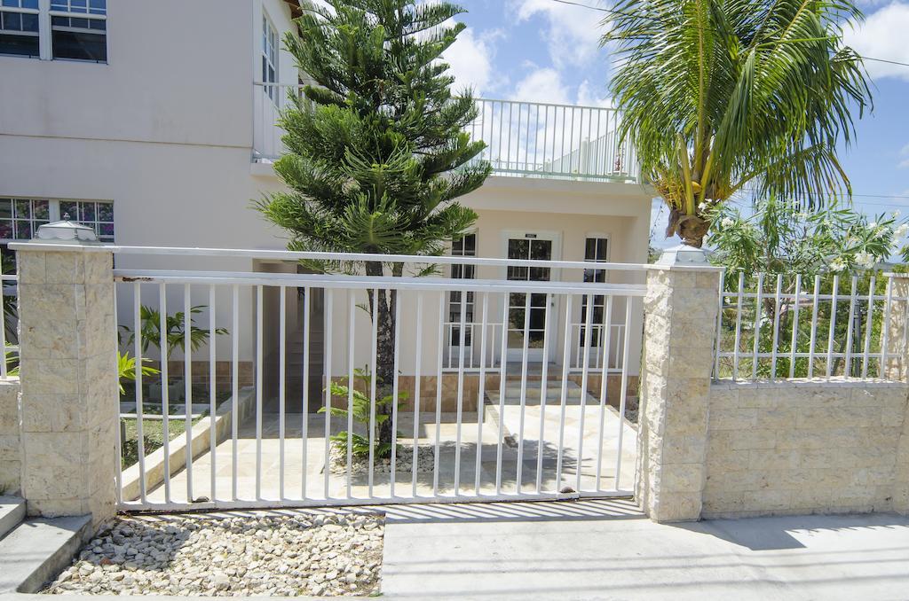 Caribbean Inn And Suites St. John's Eksteriør billede